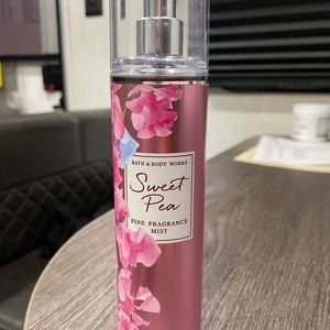 Bath and Body Works Sweet Pea body spray